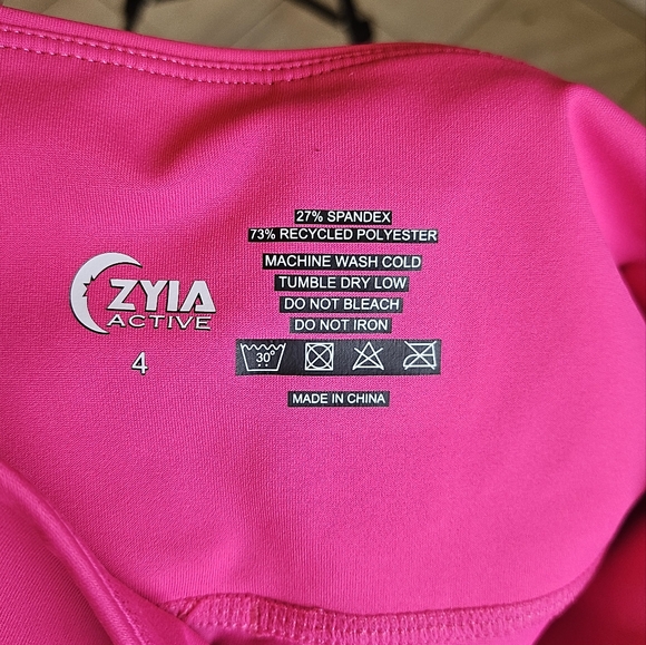 ZYIA | Party Pink Light N Tight With Pockets Crop (21") - Picture 4 of 7